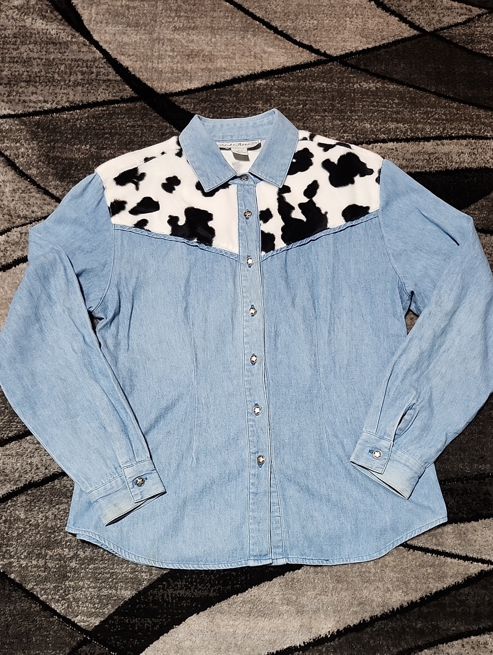 VINTAGE ADOBE ROSE WESTERN COW-PRINT DENIM BUTTON-DOWN LONG-SLEEVE SHIRT